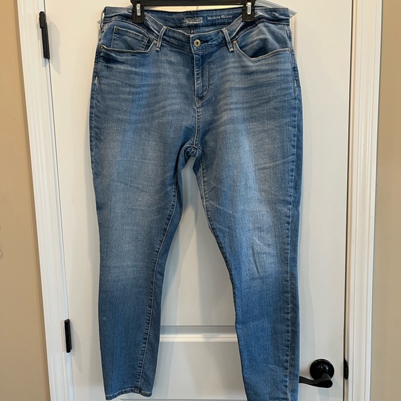 Levi’s Women’s modern skinny stretch Signature Blue Denim Jeans - Picture 3 of 7